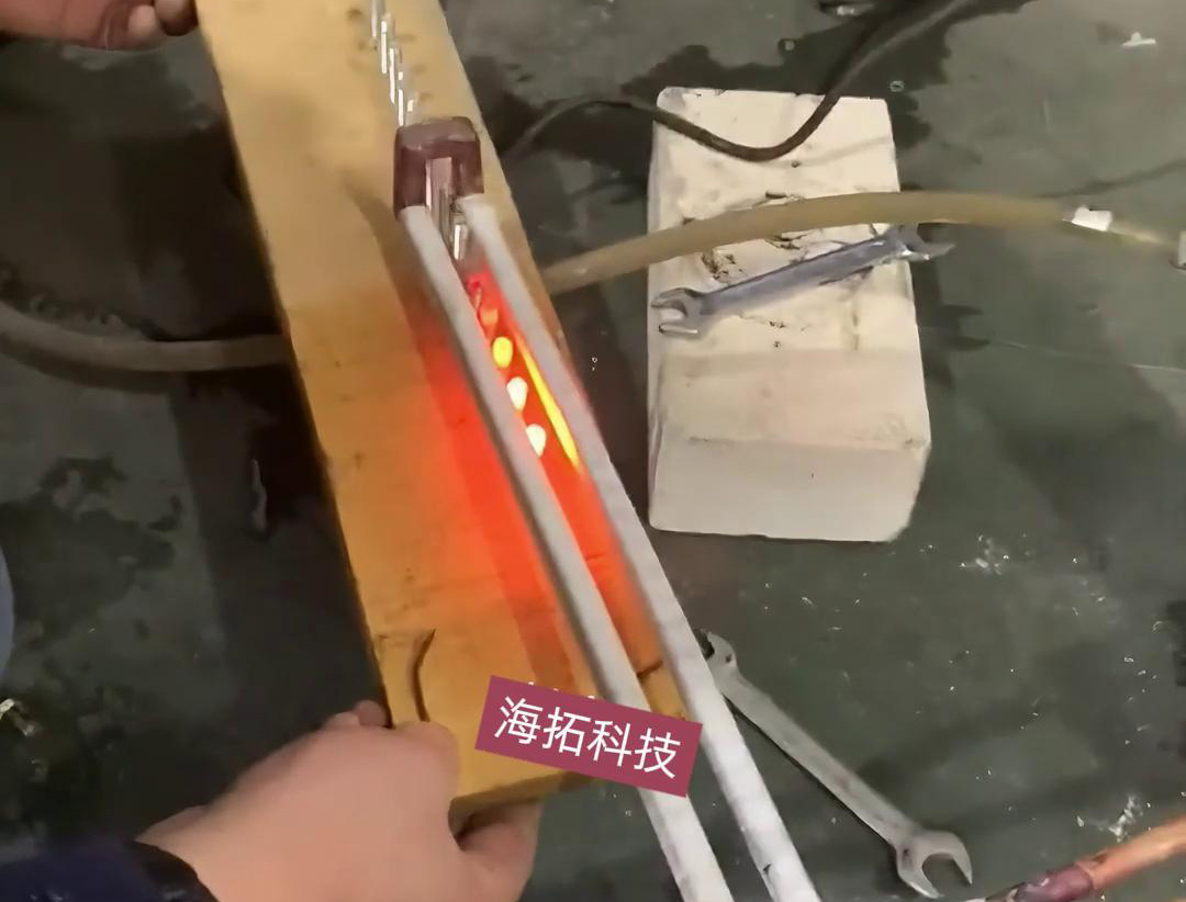 6mm端頭在線退火，采用高頻加熱機配合自動輸送帶實現(xiàn)均勻加熱退火
