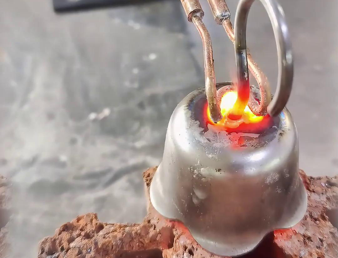 超高頻焊接機(jī)應(yīng)用于銅、鐵、鋁等各類同種或異種金屬材料的焊接
