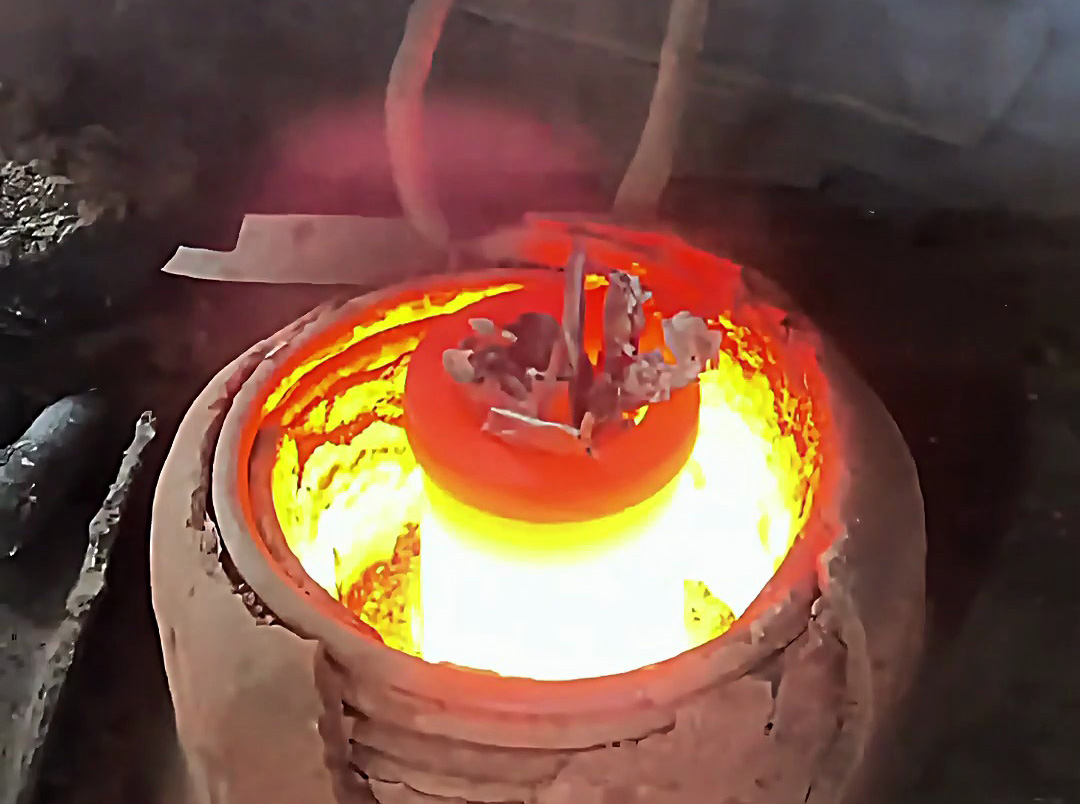 高鎳不銹鋼熔煉試樣實測！海拓小型高頻熔煉爐輕松攻克1700℃高溫需求