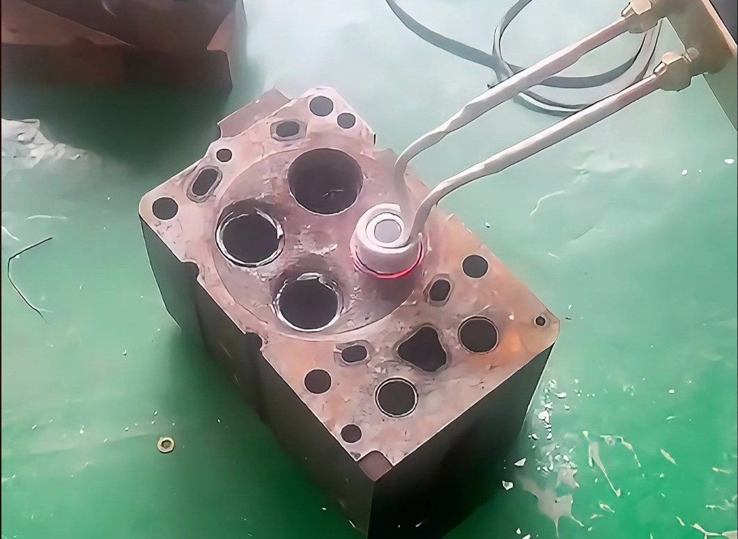 汽修福音！軟鏈接高頻加熱機(jī)，輕松拆發(fā)動(dòng)機(jī)鋼圈實(shí)操全演示