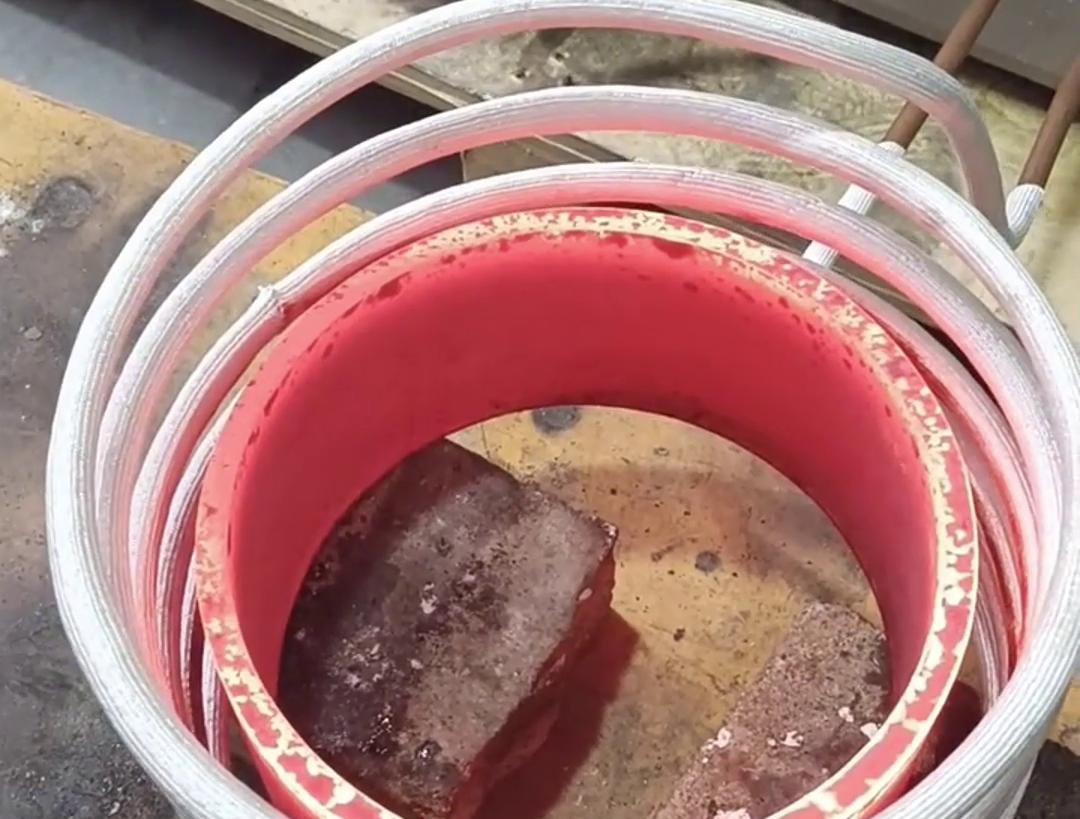 創(chuàng)新科技，加熱不再漫長等待，250mm 鋼管超音頻加熱瞬間搞定，高效節(jié)能，讓加熱變得更簡單
