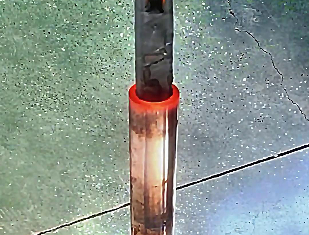 用高頻加熱機加熱內(nèi)孔，加熱時間可精確控制，溫度可實時監(jiān)控