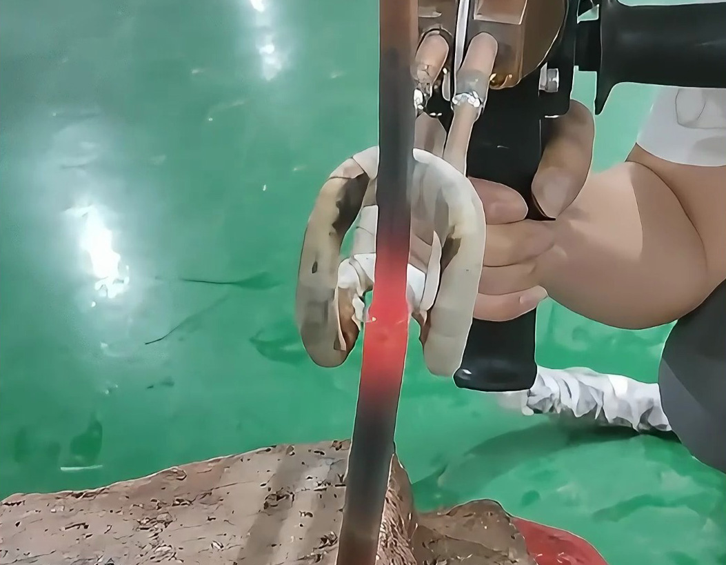 ?手持式高頻焊機(jī)0門(mén)檻操作！6x8mm銅管焊接輕松搞定！