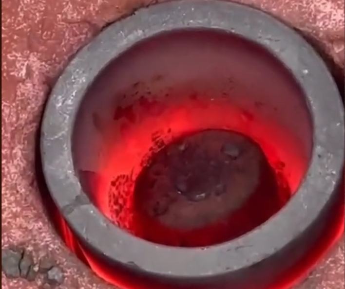 5kg 專用鐵料感應(yīng)加熱熔煉爐 滿足工業(yè)小型熔煉生產(chǎn)需求