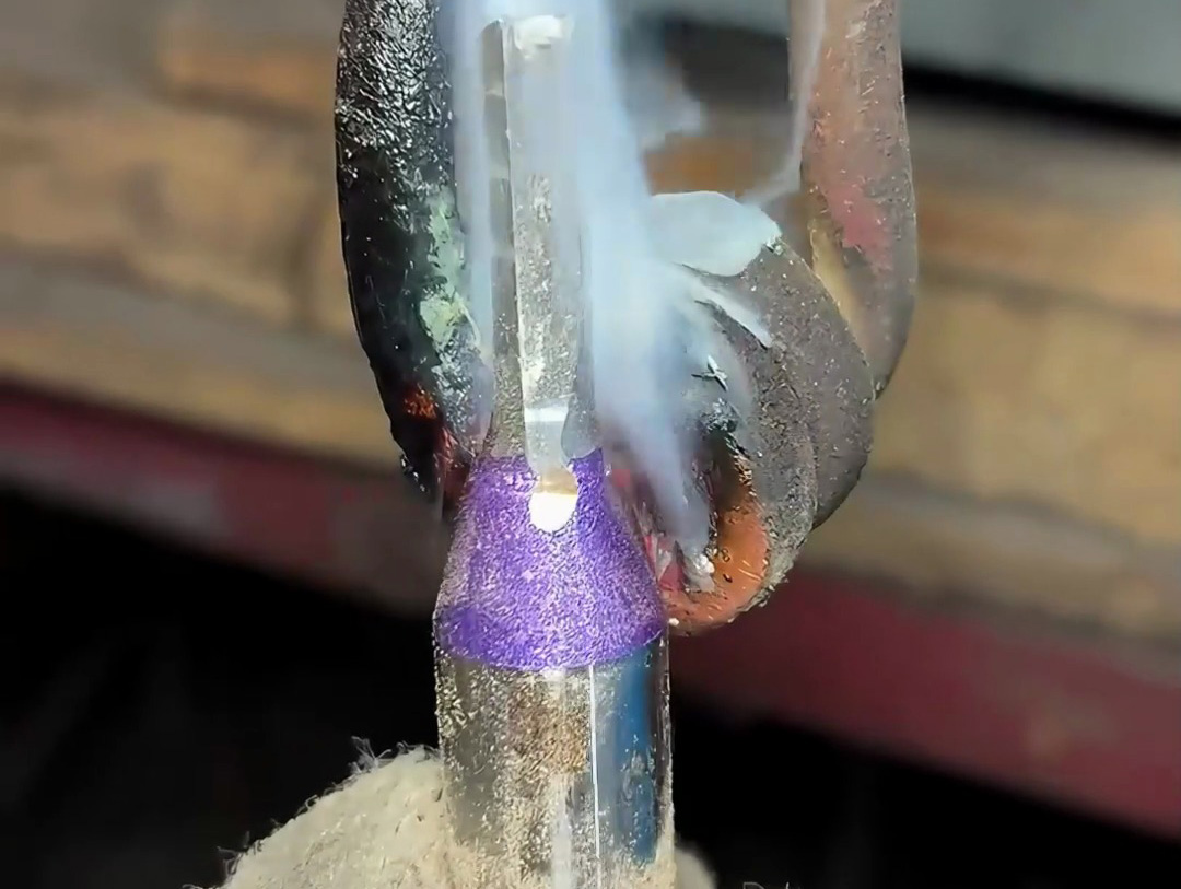 工具控必看！高頻加熱機(jī)秒拆開料刀合金！