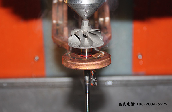 臥式淬火機(jī)車間 臥式淬火機(jī)車間